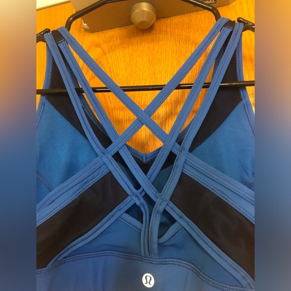 Lululemon Criss Cross Back Yoga Sports Bra with Mesh Panels Blue Navy Blue Sz 10 - Picture 3 of 8